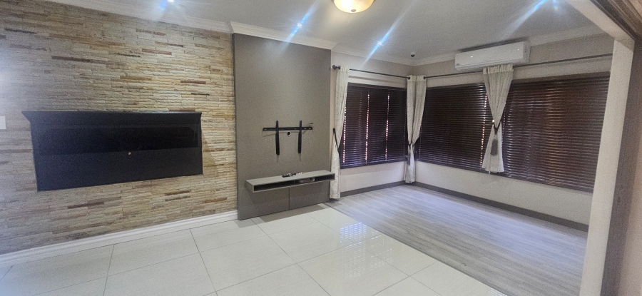 4 Bedroom Property for Sale in Roylglen Gardens Northern Cape